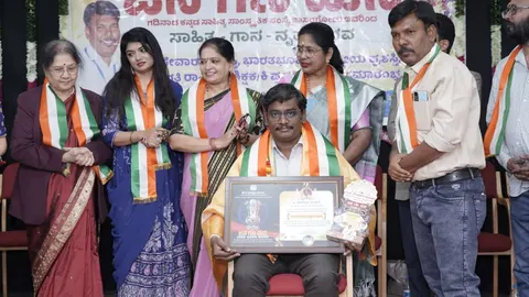 ಚೇತನ ಪ್ರತಿಷ್ಠಾನ, ಧಾರವಾಡದ ವತಿಯಿಂದ ಗೌರವ ಸಮರ್ಪಣೆ