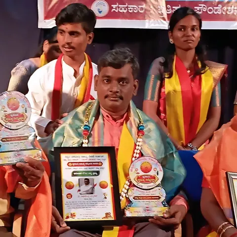ಕನ್ನಡ ನುಡಿಮುತ್ತು ಸಾಹಿತ್ಯ ವೇದಿಕೆ ವತಿಯಿಂದ ಗೌರವ ಸಮರ್ಪಣೆ